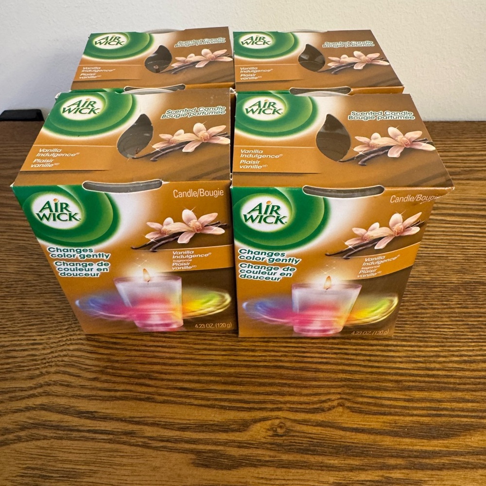 Air Wick Vanilla Indulgence Candle Set of 4
Vintage - NWT